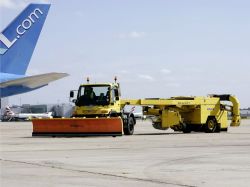 London -- BAA Airports Ltd. does not have to break up its hold on British and Scottish airports, anti-competitive regulators said Monday.